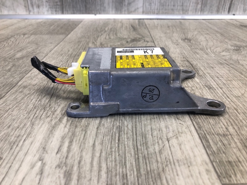 Блок управления AIRBAG PRIUS - 30 09-17 2013 ZVW30 1.8 2ZRFXE