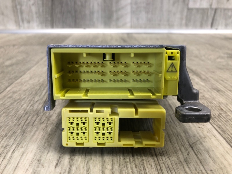 Блок управления AIRBAG PRIUS - 30 09-17 2013 ZVW30 1.8 2ZRFXE