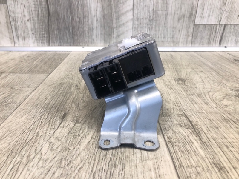 Блок электронный PRIUS - 30 09-17 2013 ZVW30 1.8 2ZRFXE