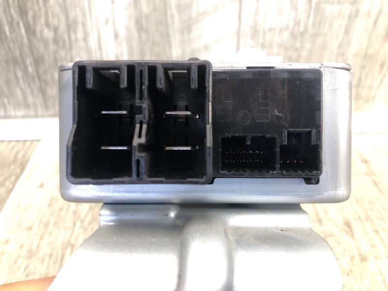 Блок электронный PRIUS - 30 09-17 2013 ZVW30 1.8 2ZRFXE