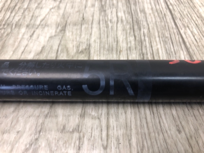 Амортизатор крышки багажника правый PRIUS - 30 09-17 2013 ZVW30 1.8 2ZRFXE