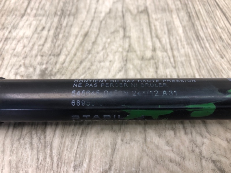 Амортизатор крышки багажника правый PRIUS - 30 09-17 2013 ZVW30 1.8 2ZRFXE