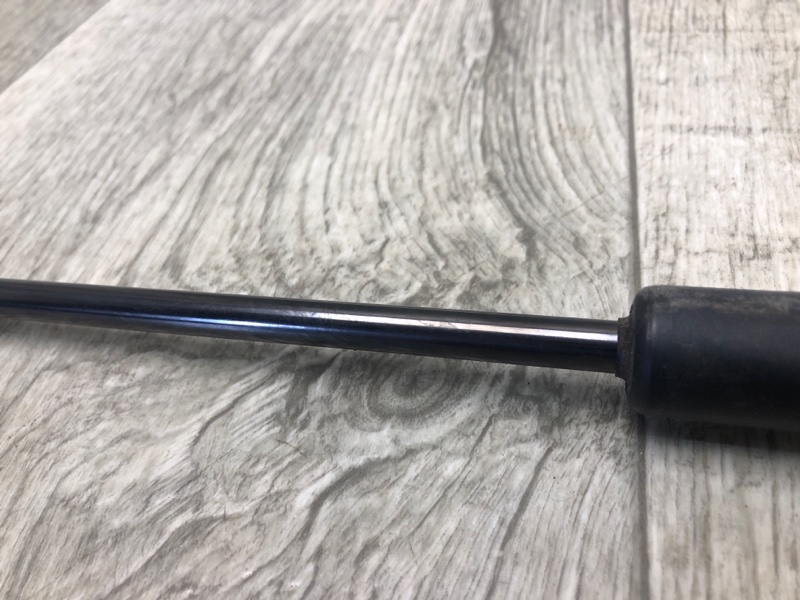 Амортизатор крышки багажника левый TOYOTA PRIUS - 30 09-17 ZVW30 1.8 2ZRFXE