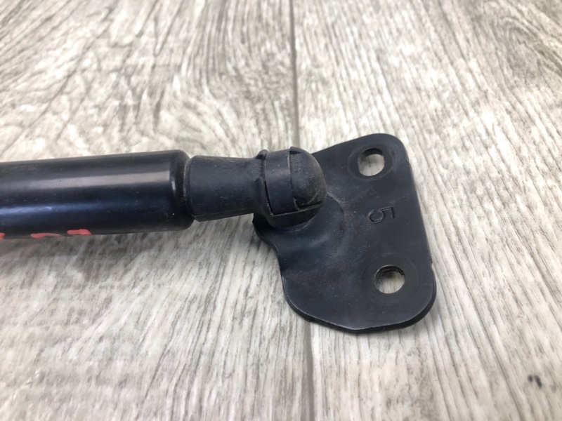 Амортизатор крышки багажника левый PRIUS - 30 09-17 2013 ZVW30 1.8 2ZRFXE