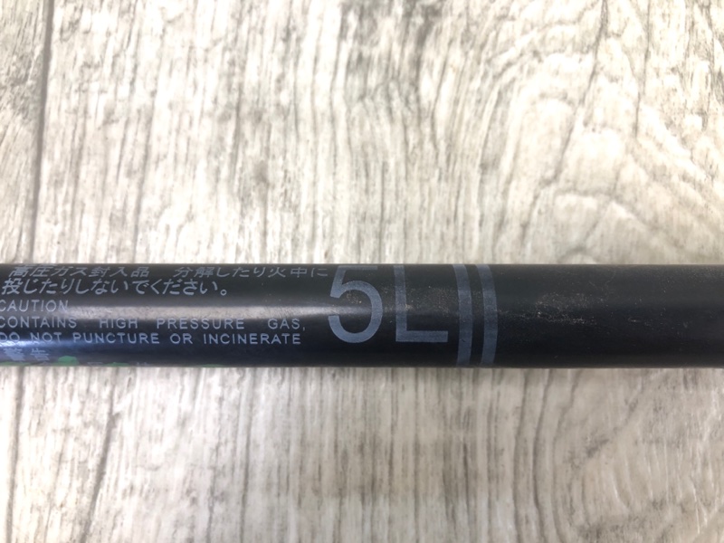 Амортизатор крышки багажника левый PRIUS - 30 09-17 2013 ZVW30 1.8 2ZRFXE