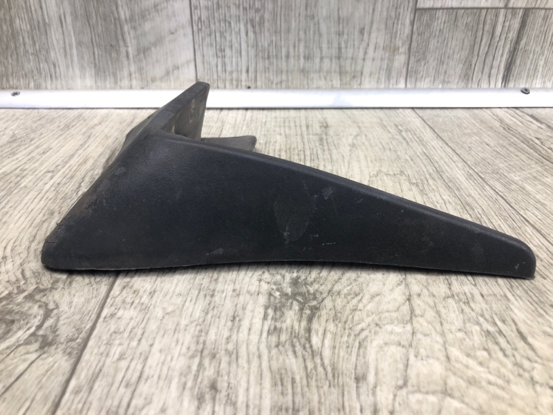 Брызговик задний правый TOYOTA PRIUS - 30 09-17 ZVW30 1.8 2ZRFXE