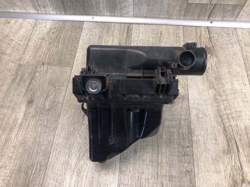 Корпус воздушного фильтра TOYOTA PRIUS - 30 09-17 ZVW30 1.8 2ZRFXE