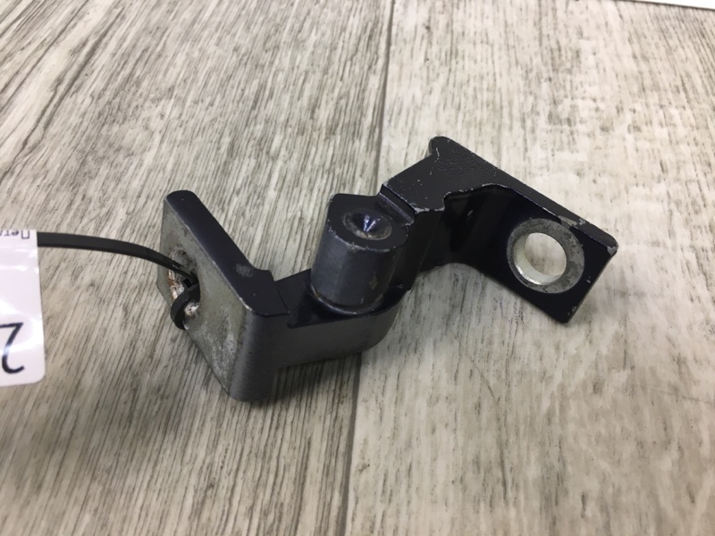 Петля двери верхняя передняя левая VOLKSWAGEN PASSAT B7 11-15 11/2011 CBTA 2.5L 7N0 831 401 Б/У