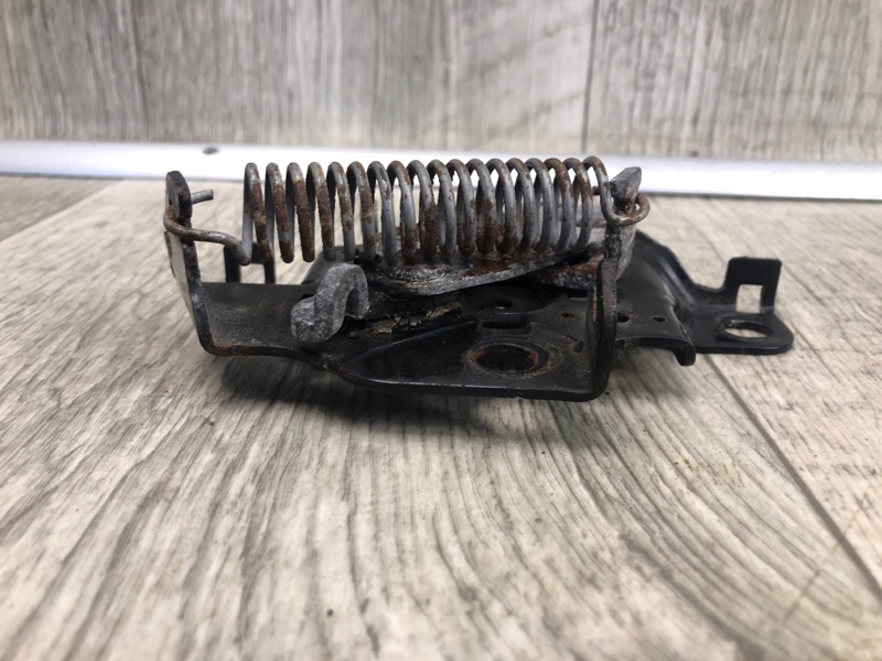 Замок капота PRIUS - 30 09-17 2013 ZVW30 1.8 2ZRFXE