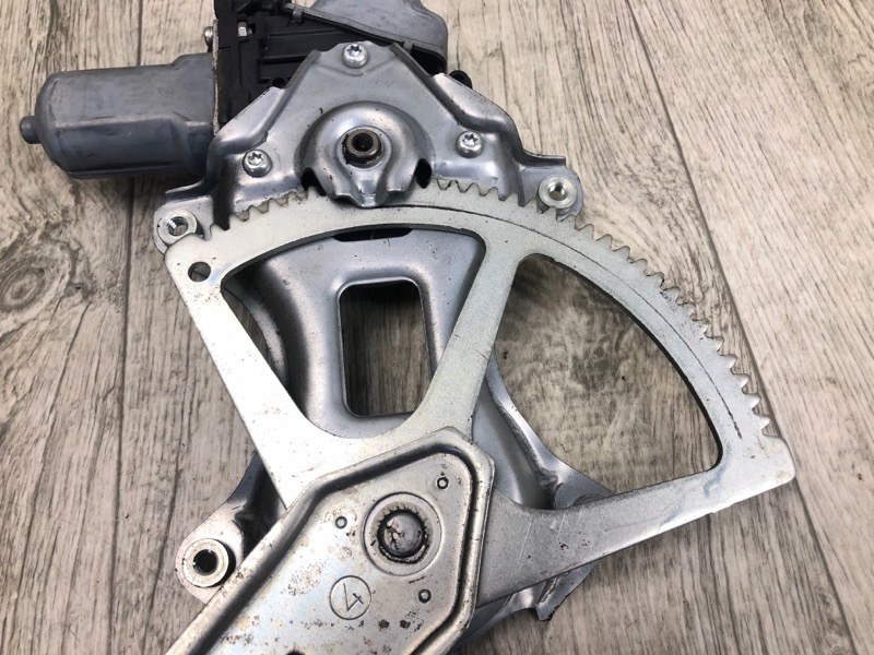 Стеклоподъемник задний правый TOYOTA PRIUS - 30 09-17 ZVW30 1.8 2ZRFXE