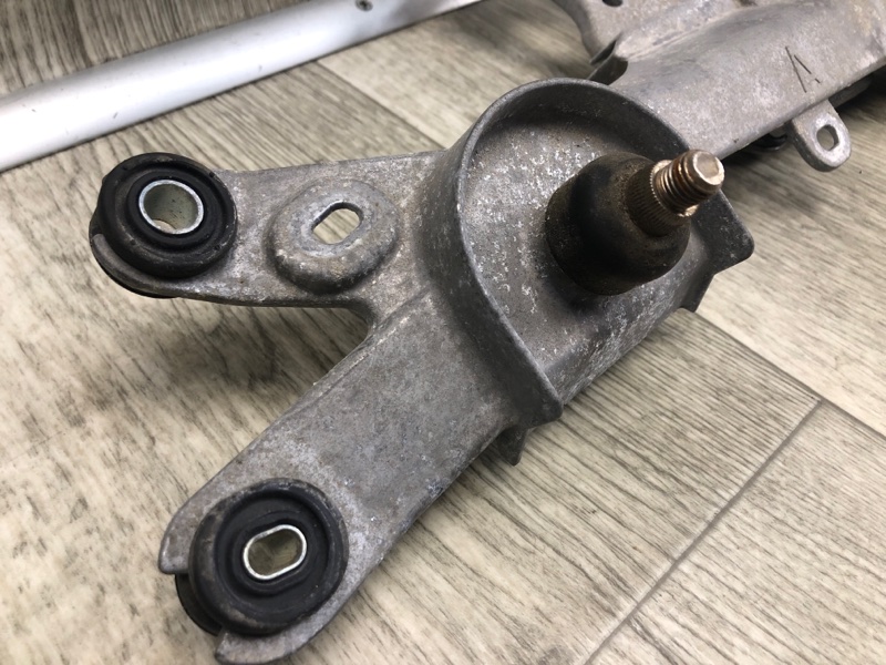 Трапеция стеклоочистителей TOYOTA PRIUS - 30 09-17 ZVW30 1.8 2ZRFXE