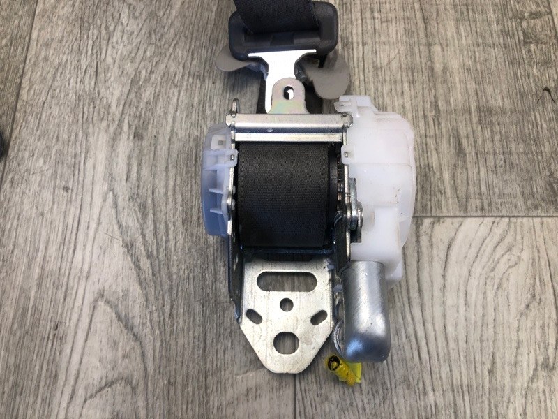 Ремень безопасности передний левый PRIUS - 30 09-17 2013 ZVW30 1.8 2ZRFXE