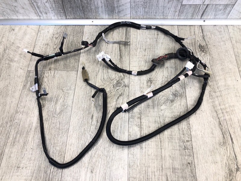 Проводка двери багажника TOYOTA PRIUS - 30 09-17 2013 ZVW30 1.8 2ZRFXE 82184-47370 Б/У