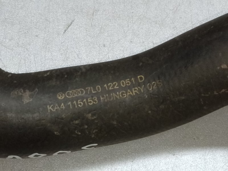 Патрубок системы охлаждения TOUAREG 02-10 2007 BHK 3.6