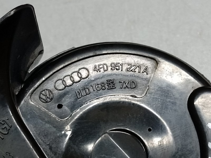 Сигнал левый TOUAREG 02-10 2007 BHK 3.6