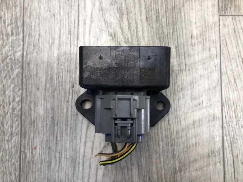 Запчасть блок управления топливным насосом LINCOLN MKZ 13-20 2016 3.7 C37PDED CU5Z-9D370-F Б/У Блок управления топливным насосом LINCOLN MKZ 13-20 2016 3.7 C37PDED CU5Z-9D370-F Б/У