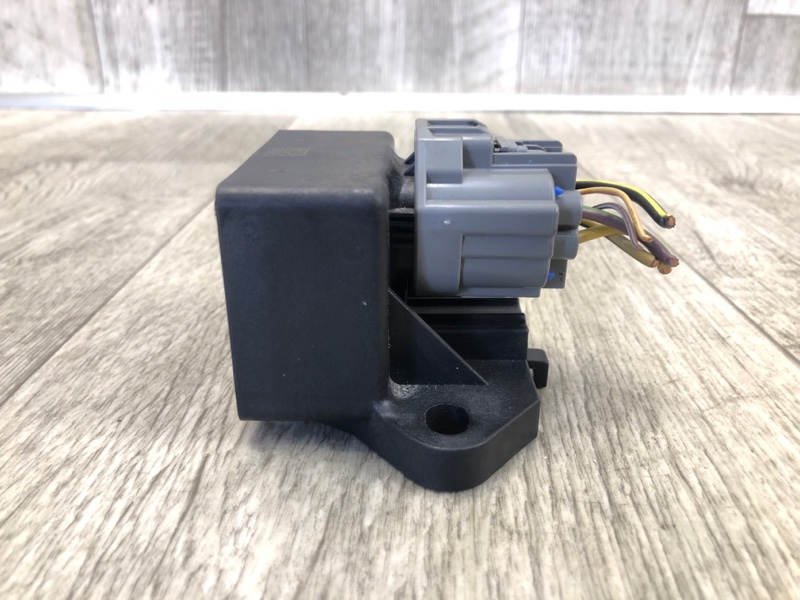 Блок управления топливным насосом MKZ 13-20 2016 3.7 C37PDED Блок управления топливным насосом MKZ 13-20 2016 3.7 C37PDED