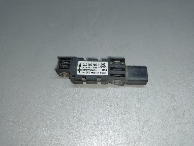 Датчик удара VOLKSWAGEN TOUAREG 02-10 2007 BHK 3.6 7L0 909 606 D Б/У