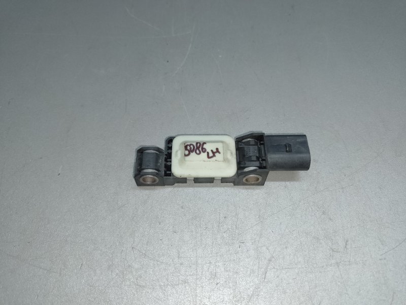 Датчик удара TOUAREG 02-10 2007 BHK 3.6