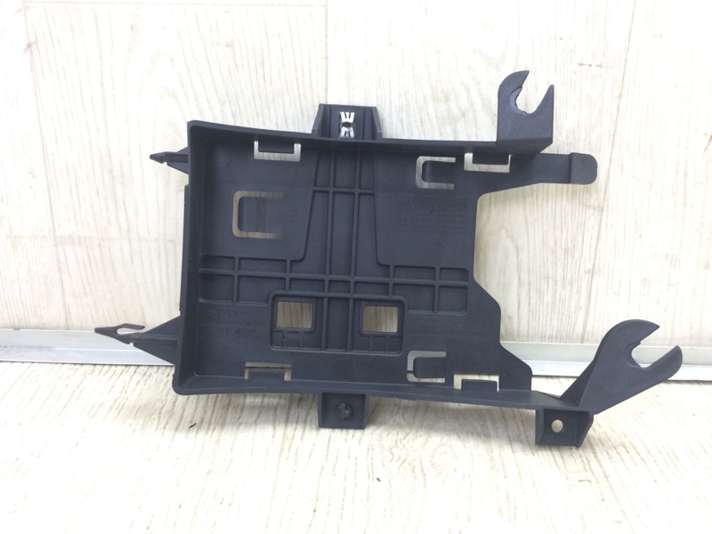 Запчасть кронштейн блока предохранителей CADILLAC ATS 12-19 2014 2.0 LTG 20935456 Б/У Кронштейн блока предохранителей CADILLAC ATS 12-19 2014 2.0 LTG 20935456 Б/У