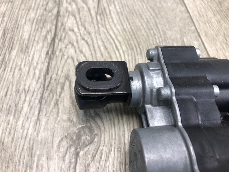 Привод открывания крышки багажника LINCOLN MKZ 13-20 3.7 C37PDED