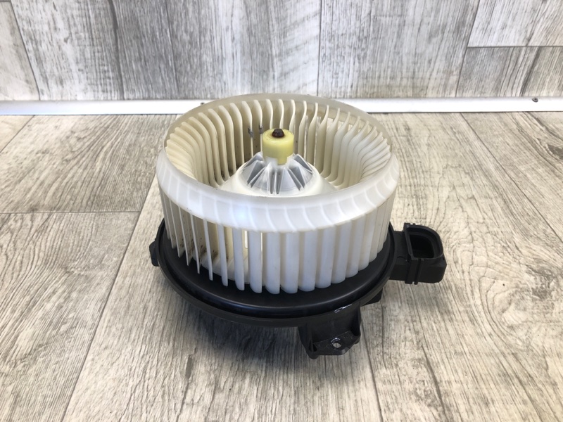 Запчасть моторчик печки LINCOLN MKZ 13-20 2016 3.7 C37PDED DG9Z-19805-B Б/У Моторчик печки LINCOLN MKZ 13-20 2016 3.7 C37PDED DG9Z-19805-B Б/У