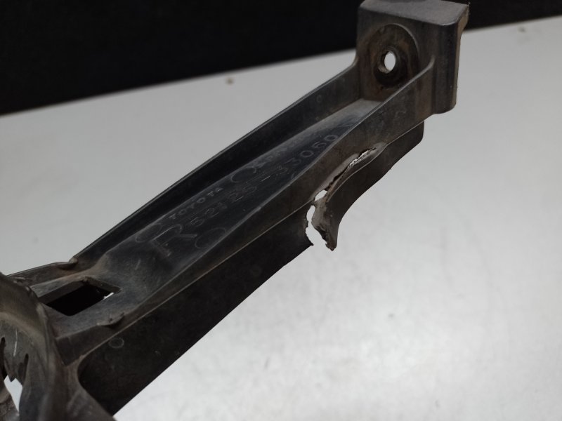 Кронштейн противотуманной фары правый ES300 ES330 01-06 2005 3.3 3MZFE