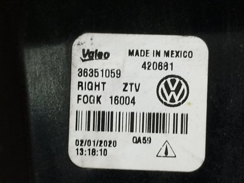 Противотуманная фара правая VOLKSWAGEN JETTA USA 18- DJXA 1.4