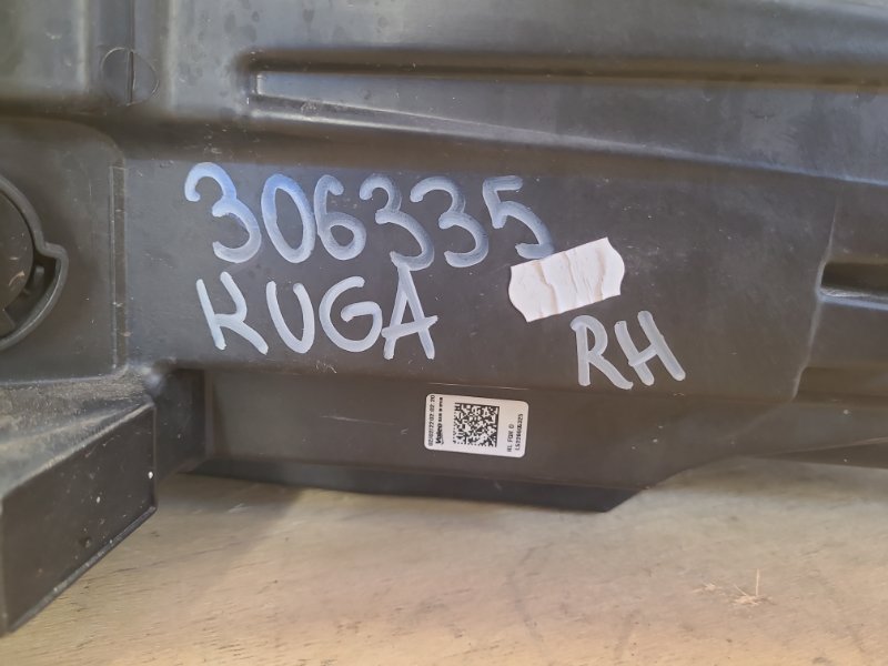 Фара правая KUGA  20-24