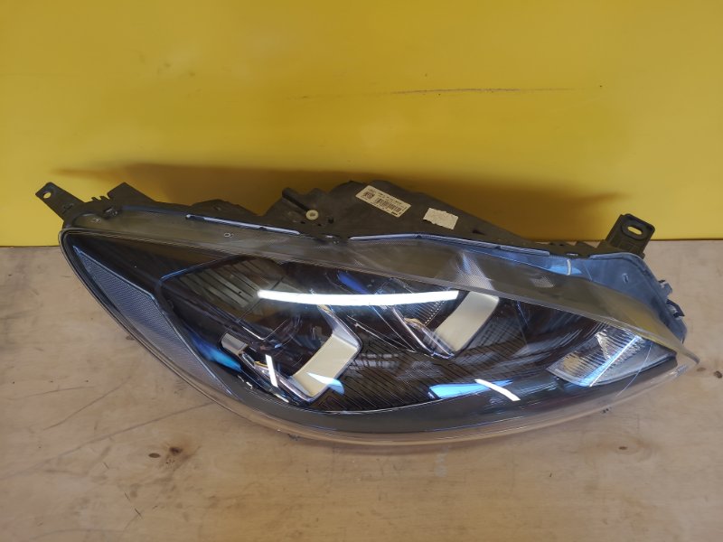 Фара правая FORD KUGA  20-24