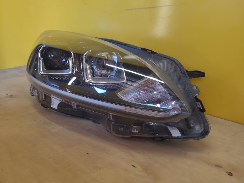 Фара правая KUGA  20-24