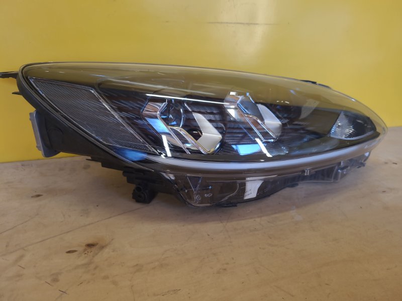 Фара правая KUGA  20-24