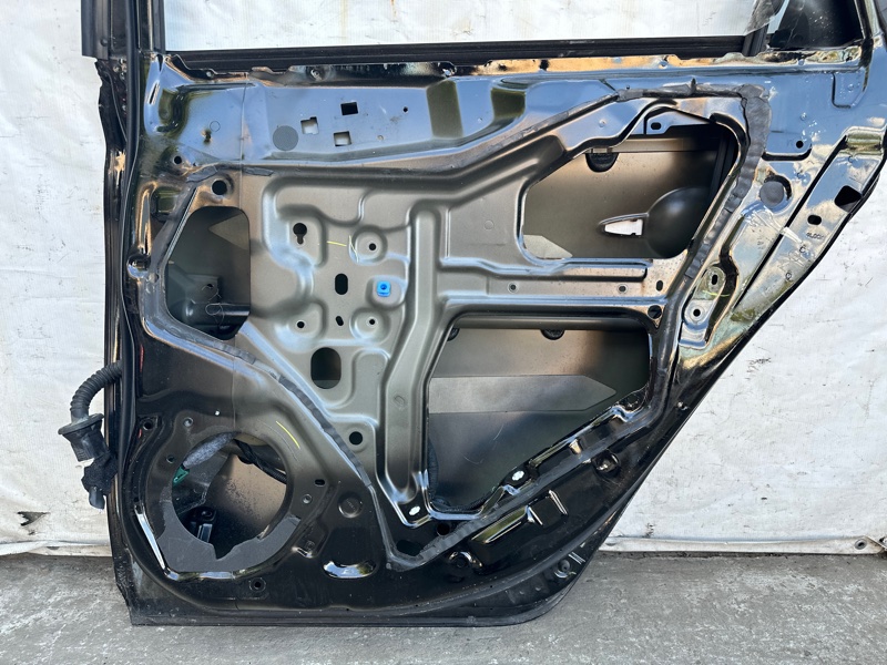 Дверь задняя правая SENTRA B17 12-21 2018 1.8 MRA8DE Дверь задняя правая SENTRA B17 12-21 2018 1.8 MRA8DE