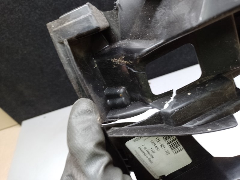 Кронштейн противотуманной фары левый VOLKSWAGEN JETTA USA 18- DJXA 1.4