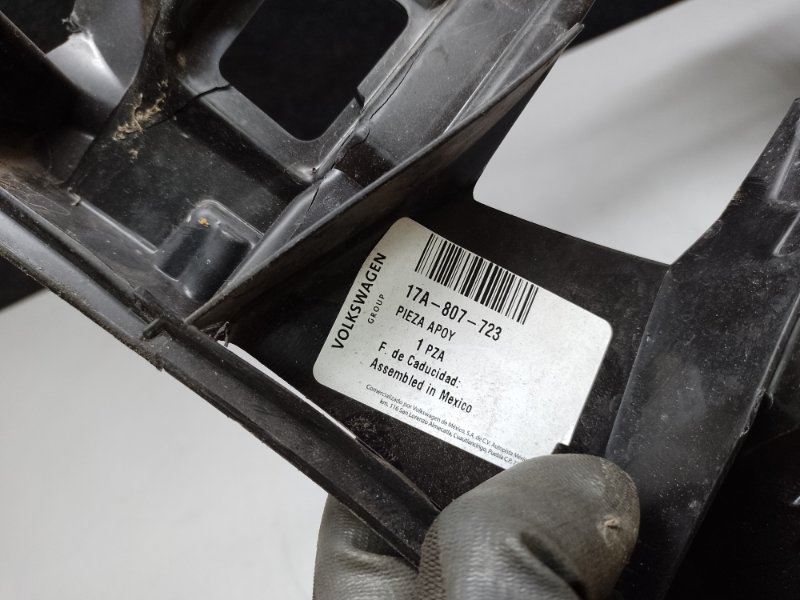 Кронштейн противотуманной фары левый JETTA USA 18- 2020 DJXA 1.4