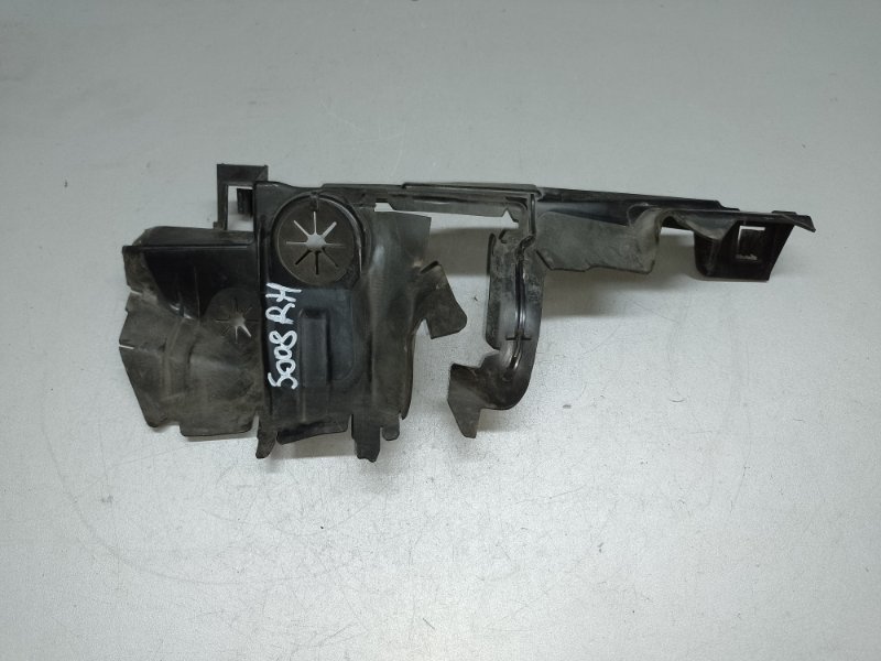 Дефлектор радиатора правый VOLKSWAGEN JETTA USA 18- 2020 DJXA 1.4 17A 121 284 K Б/У