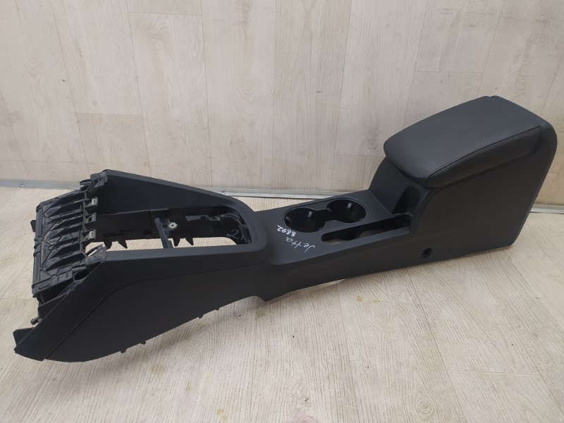 Консоль центральная VOLKSWAGEN JETTA USA 10-17 2013 162 2.5 CBUA 5C7 863 241 D 82V Б/У