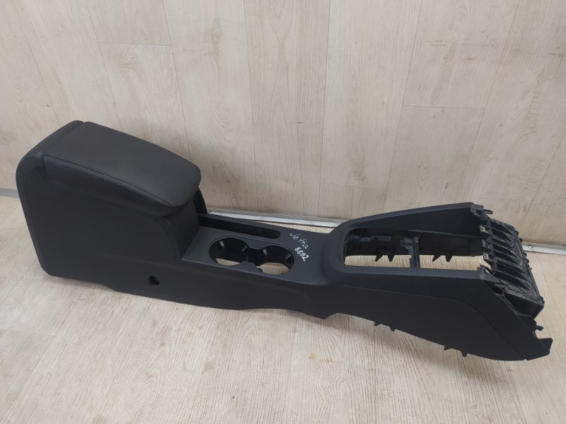 Консоль центральная JETTA USA 10-17 2013 162 2.5 CBUA