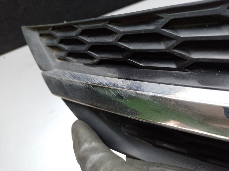 Решетка переднего бампера правая RAV4 13-19