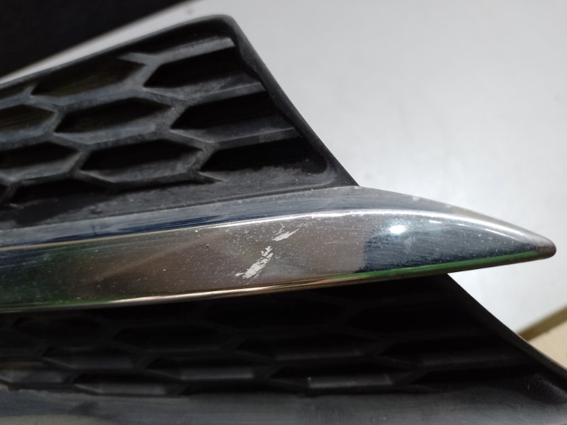 Решетка переднего бампера правая RAV4 13-19