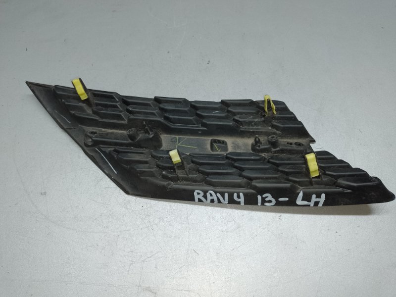 Решетка переднего бампера левая RAV4 13-19