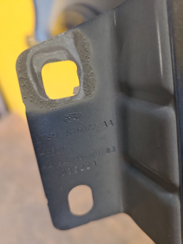 Крыло переднее правое KUGA  20-24