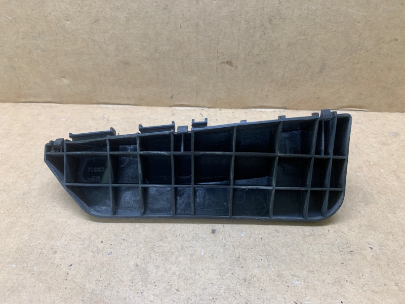 Кронштейн заднего бампера задний правый SUZUKI KIZASHI 09-14 2011 J24B 71823-57L00 Б/У