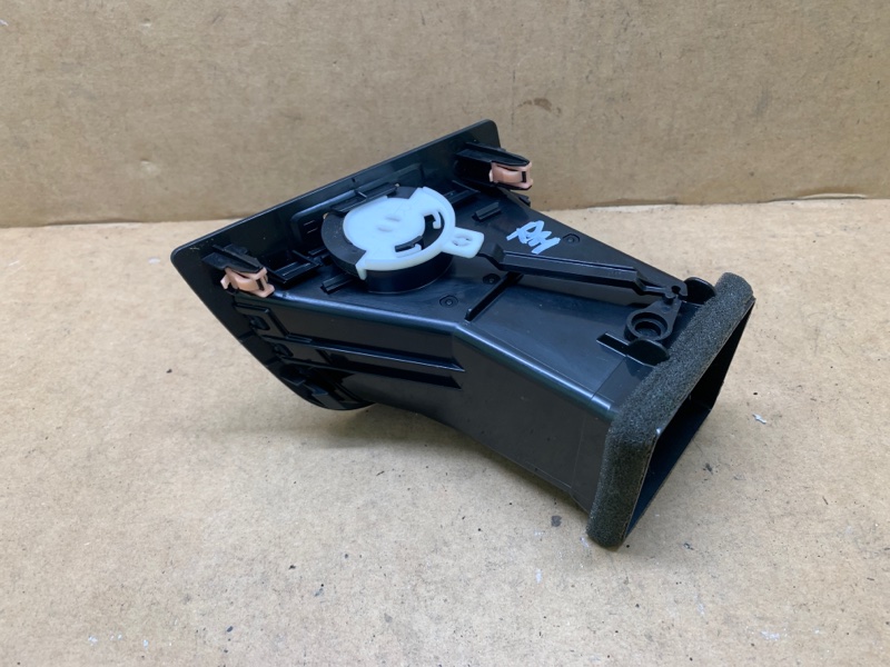 Дефлектор воздушный правый SUZUKI KIZASHI 09-14 J24B