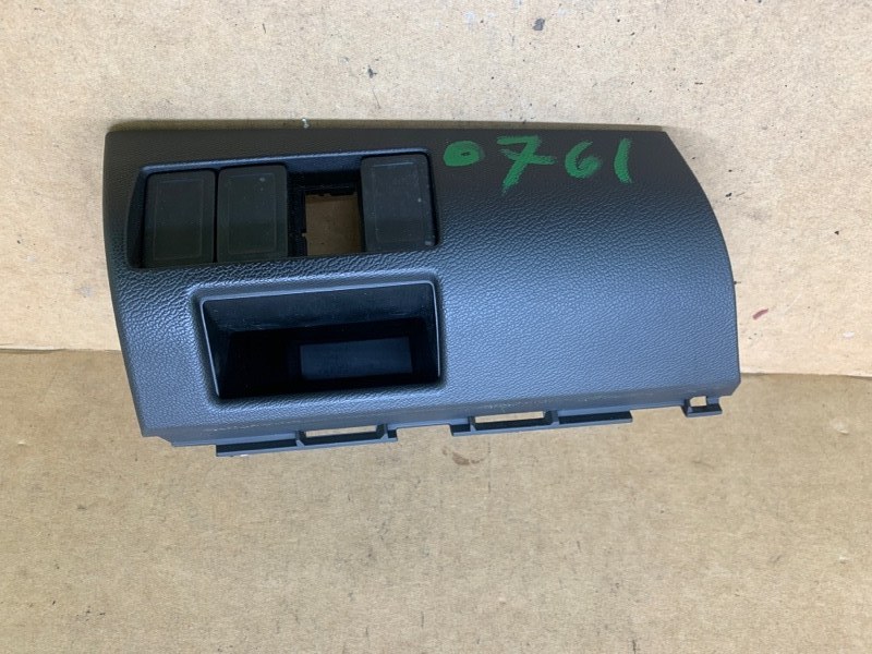 Запчасть накладка торпедо левая SUZUKI KIZASHI 09-14 2011 J24B 73820-57L10-5PK Б/У Накладка торпедо левая SUZUKI KIZASHI 09-14 2011 J24B 73820-57L10-5PK Б/У