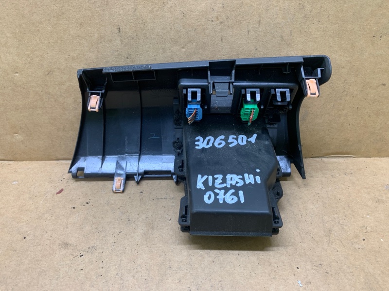 Накладка торпедо левая KIZASHI 09-14 2011 J24B Накладка торпедо левая KIZASHI 09-14 2011 J24B