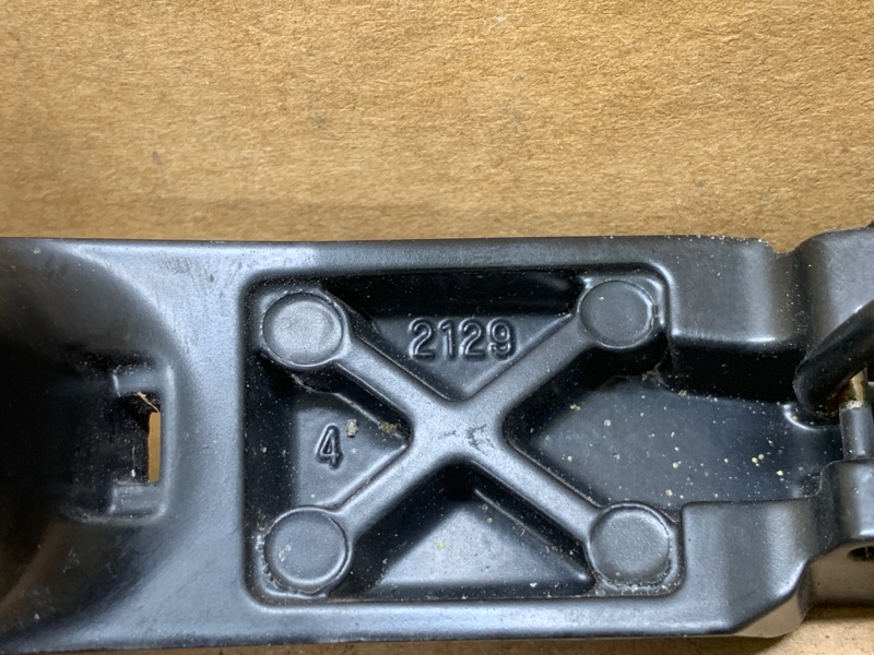 Поводок стеклоочистителя передний левый SUZUKI KIZASHI 09-14 J24B Поводок стеклоочистителя передний левый SUZUKI KIZASHI 09-14 J24B