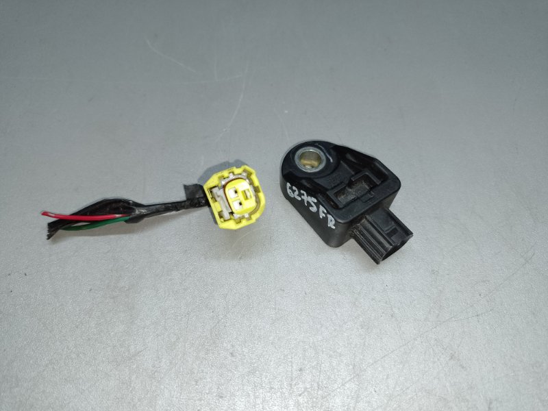 Запчасть датчик удара передний правый TOYOTA MATRIX 02-08 2002 ZZE132 1.8L 1ZZ-FE 89173-19305 Б/У Датчик удара передний правый TOYOTA MATRIX 02-08 2002 ZZE132 1.8L 1ZZ-FE 89173-19305 Б/У