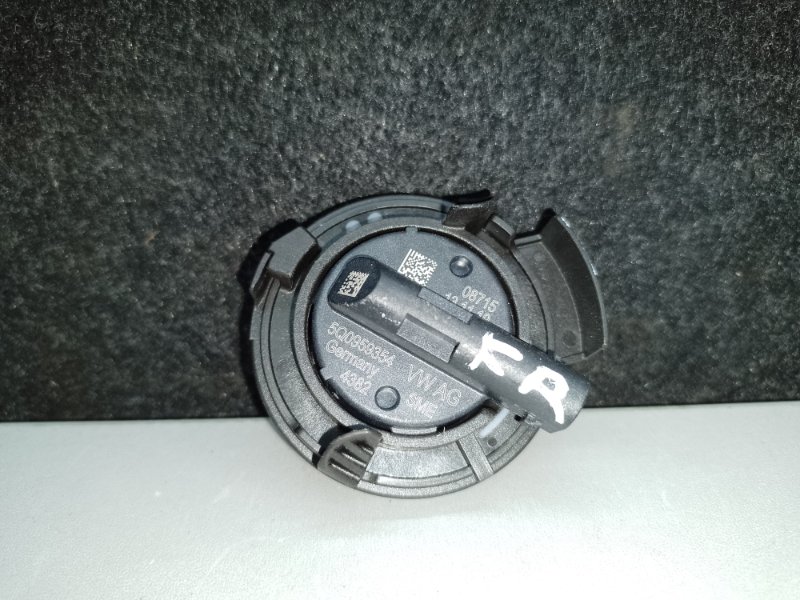 Датчик удара передний правый VOLKSWAGEN JETTA USA 18- 2020 DJXA 1.4 5Q0 959 354 Б/У