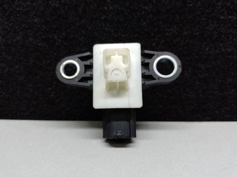 Датчик удара передний правый SENTRA B17 12-21 2018 1.8 MRA8DE Датчик удара передний правый SENTRA B17 12-21 2018 1.8 MRA8DE